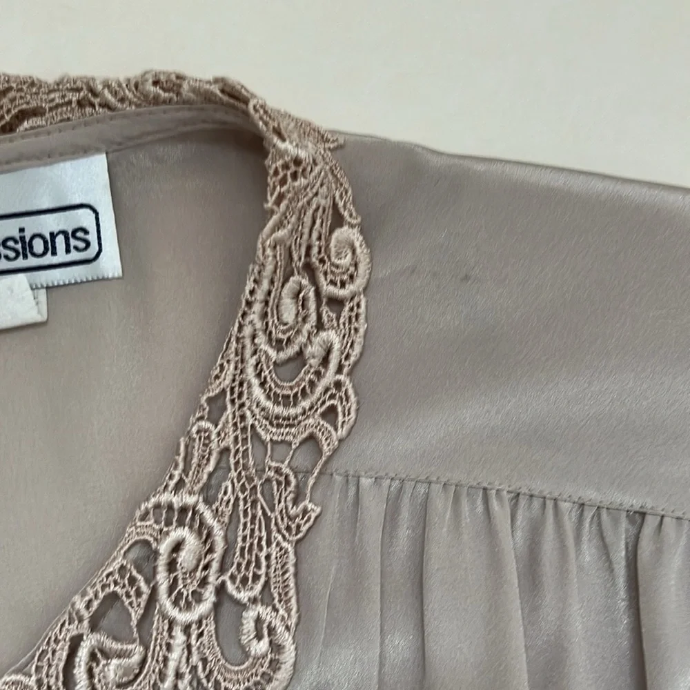 Vintage Tan Embroidered Collar Pleated Front Hidden Button Down Blouse 8P - Picture 8 of 11